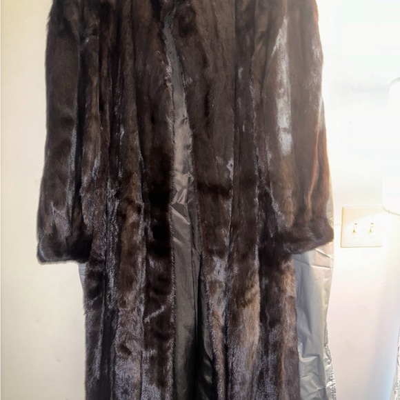 Designer Nina Ricci Brown Mink Trench Coat, in great condition very warm - Picture 4 of 5
